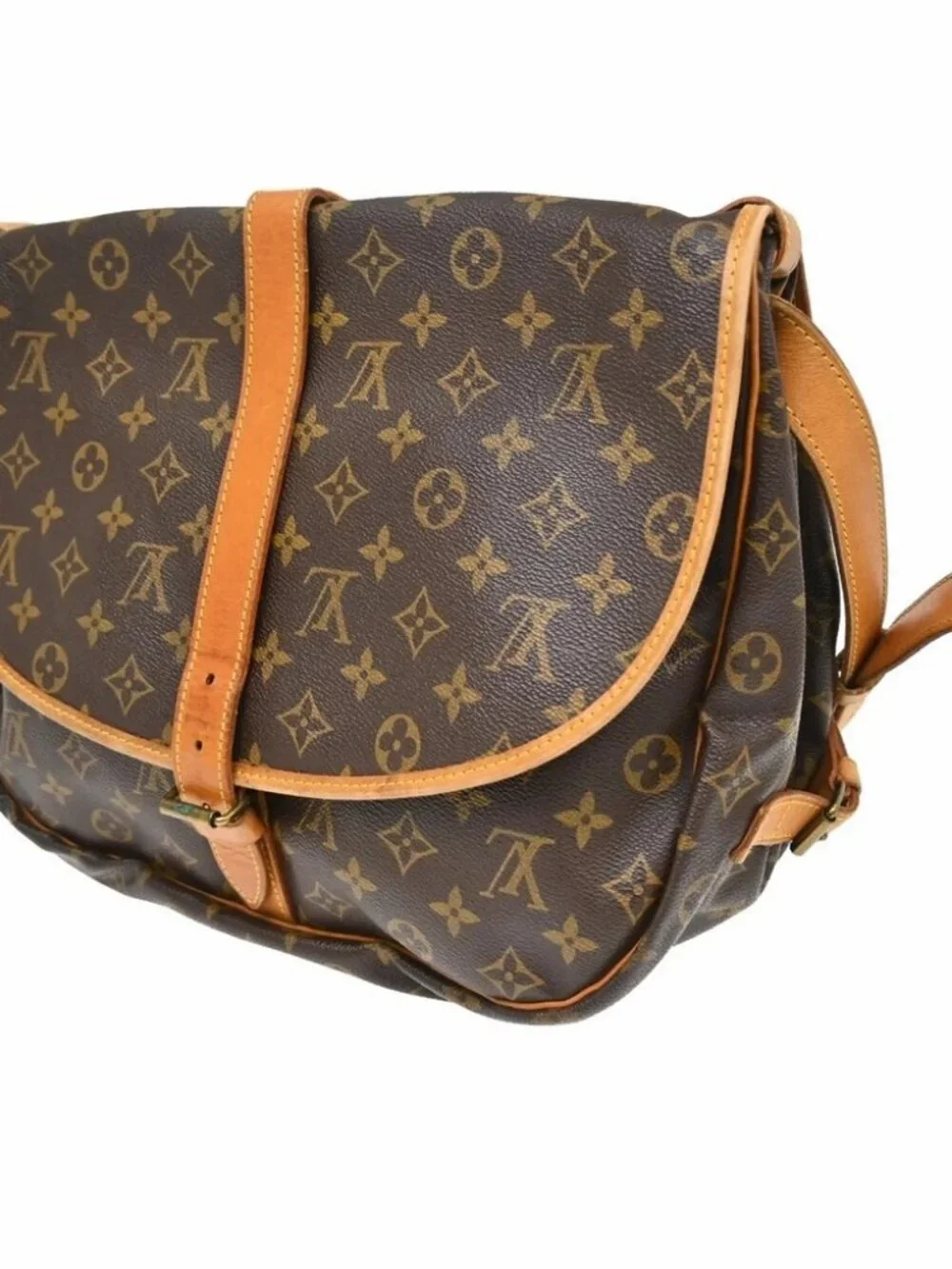 Louis Vuitton outside 	ab